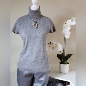 NWOT Saks fifth avenue 100%cashmere  cap sleeve Turtle neck sweater